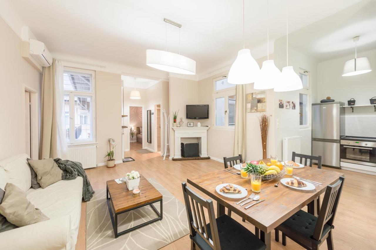 Apartmán Downtown Heart 3 Bdr, 2 Bath, A/C Budapešť Exteriér fotografie